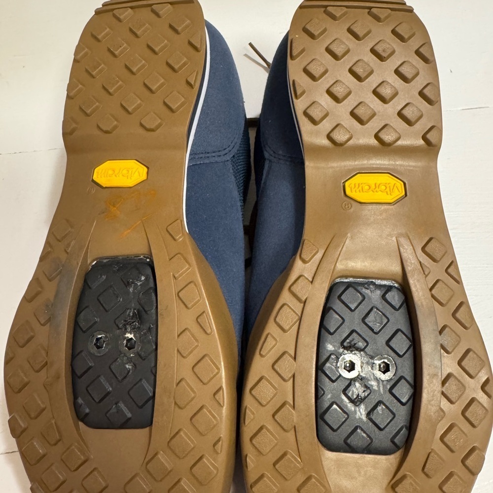 Giro Men's Biking Shoes by Vibram NWOT in Navy and Tan size US 9 - Picture 6 of 8